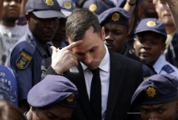 Oscar Pistorius fue condenado a cinco años de cárcel por el asesinato de su novia.