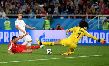 1-2. Xherdan Shaqiri marcó el segundo gol.