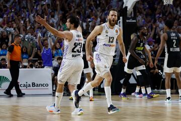 Los Sergios celebran una de las jugadas de una noche memorable.