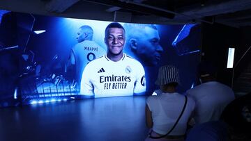 Real Madrid fans shop for Kylian Mbappe's new shirt in the official shop ahead of his presentation at Santiago Bernabeu stadium next week, Madrid, Spain, July 12, 2024. REUTERS/Isabel Infantes