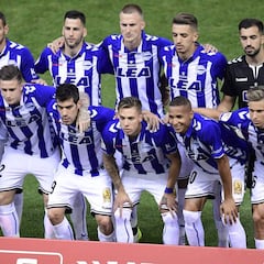 Al Alavés se le han ido seis de los titulares en la final de Copa