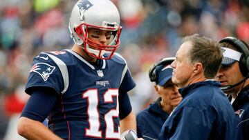 FOXBORO, MA - OCTOBER 29: Head coach Bill Belichick of the New England Patriots talks with Tom Brady #12 during the fourth quarter of a game against the Los Angeles Chargers at Gillette Stadium on October 29, 2017 in Foxboro, Massachusetts.   Jim Rogash/Getty Images/AFP
 == FOR NEWSPAPERS, INTERNET, TELCOS &amp; TELEVISION USE ONLY ==