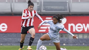 Luc&iacute;a Garc&iacute;a, durante un partido del Athletic femenino ante el Valencia.