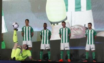 Para la temporada 2016/2017 el Betis volverá a hacer uso del verdiblanco.