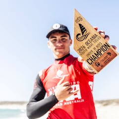 Javier Escribano, campeón del mundo Sub 18 de windsurf en olas