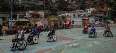 Baloncesto en silla de ruedas con fines solidarios