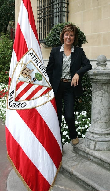 Es nombrada presidenta del Athletic Club en septiembre de 2006, después de la dimisión de Fernando Lamikiz, convirtiendose en la primera mujer presidenta en la historia de este club y la segunda presidenta en Primera División de LaLiga española. Ejerció este cargo hasta las siguientes elecciones que se celebraron en 2007.