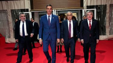 José Manuel Rodríguez Uribes, Pedro Sánchez, Alejandro Blanco y Thomas Bach a su entrada en la Gala.