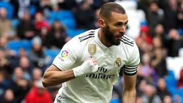 GRAF6789. MADRID, 06/04/2019.- El delantero franc&eacute;s del Real Madrid Karim Benzema celebra su gol frente al Eibar durante el partido de la trig&eacute;sima primera jornada de liga que se disputa en el estadio Santiago Bernab&eacute;u. EFE/Juan Carlo