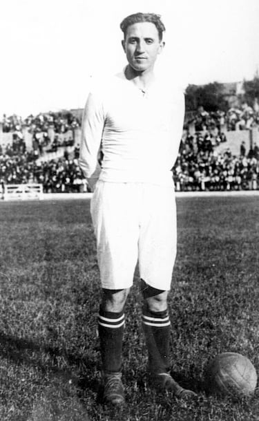 En 1920, Santiago Bernabéu, siendo jugador madridista, se dio de baja del club blanco y pasó a enrolarse en su rival capitalino, con el que sólo jugaría un encuentro. En 1921 volvería al Madrid. 