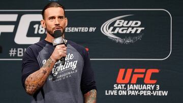 CM Punk podría volver a las MMA y a la UFC.