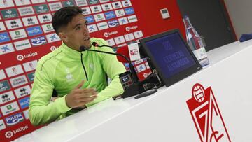 José Antonio Martínez durante una conferencia de prensa.
