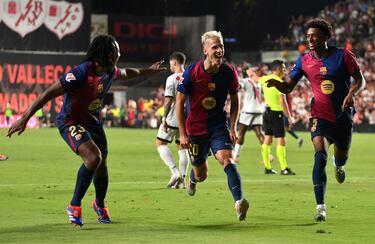 El partido comenzó con un Rayo Vallecano agresivo, que se adelantó en el marcador con un gol de Unai López en el minuto 9. El Barcelona reaccionó en la segunda mitad y Pedri igualó el marcador en el minuto 59. Finalmente, Dani Olmo, en su debut con el Barça, anotó el gol de la victoria en el tramo final del partido, asegurando los tres puntos para los azulgranas.