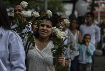 El acto central tuvo lugar en el Atanasio Girardot de Medellín pero hubo otras manifestaciones de apoyo en otros lugares del país.