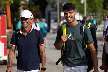 Carlos Alcaraz tras finalizar el entrenamieinto de dobles con Rafa Nadal.