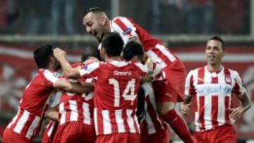 Jugadores del Olympiacos celebrando un gol