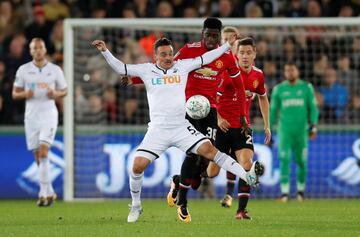 El centrocampista vive su segunda temporada en el Sevilla tras llegar en el mercado de invierno de la temporada pasada. El canario dejó claro que quería seguir en Sevilla y el club de Nerviçón pagó seis millones de euros al Swansea por su fichaje. Esta temporada comenzó de titular en los dos primeros partidos de Liga pero ha ido perdiendo protagonismo. Todavía no ha estrenado el casillero de goles ni de asistencias.