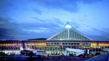 El aeropuerto más importante y con más tráfico de pasajeros de todo el norte de España se sitúa en el primer puesto de la lista de los mejores aeropuertos de España. En el ranking global se encuentra en la posición 29º.