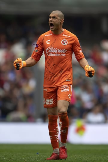 El ahora portero del Santos, debutó en 2014 enfundado en la casaca de los Xolos.