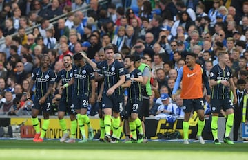 El Manchester City de Pep Guardiola se coronó campeón de la Premier League al golear 4-1 al Brighton en la última fecha de la liga. 