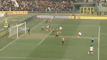 Como si Ibra jugara en la Serie B: ¡qué gol de tacón en el aire!