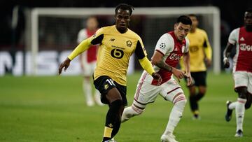 Lille&#039;s Portuguese midfielder Renato Sanches (C) controls the ball during the UEFA Champions league Group H football match between Ajax FC Amsterdam and LOSC Lille, at the Johan Cruijff Arena, in Amsterdam, on September 17, 2019. (Photo by Kenzo TRIB