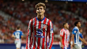 Rodrigo Riquelme durante un partido del Atlético de Madrid de la temporada 24-25