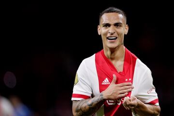 El Ajax no se lo pensó dos veces y vio mucho talento en este prometedor brasileño de 20 años. Pagó 15 millones de euros al Sao Paulo. Muy bueno. Ha encajado perfectamente en la dinámica del conjunto de Ten Hag. Rápido y con un gran uno contra uno. Suele jugar por banda derecha a pierna cambiada, ya que es zurdo. Volará pronto de la Eredivisie.