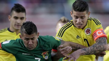 Juan Arce battles it out with James Rodriguez.