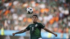 Carlos Salcedo bromea con Javier Aguirre: “Sano no me llamó y cuando me lesiono sí”