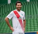 Pizarro presentó una camiseta del Bremen similar a la de Perú