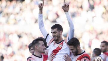 El Rayo celebra el gol de Catena.