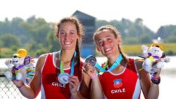 Melita y Antonia Abraham ya posan con su medalla de plata en Toronto 2015.