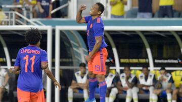 Luis Fernando Muriel celebra uno de los goles en el amistoso ante Brasil