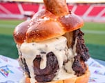 La hamburguesa más cara del Super Bowl: ¡180 dólares costó!