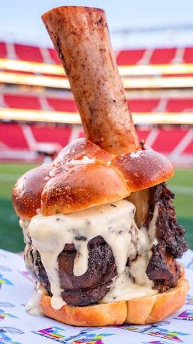 La hamburguesa más cara del Super Bowl: ¡180 dólares costó!