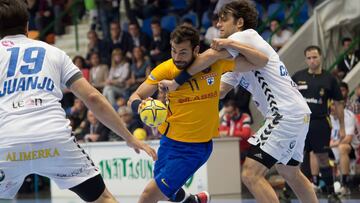 Dani Sarmiento durante un partido entre Barcelona Lassa y Ademar Le&oacute;n.