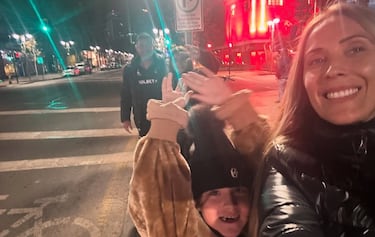 La esposa de Jorge Almirón envía un mensaje al DT y le responde a Leo Gil