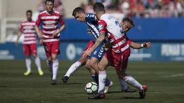 Jugadores del Granada y Lorca durante un partido.