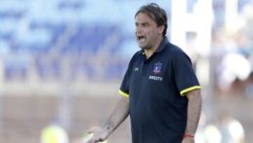 José Luis Sierra se fue molesto tras la caída de los albos.