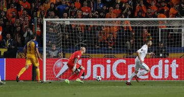 Benzema also scored the fourth goal for Real.