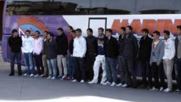 <b>PRESENTACIÓN. </b>Toda la plantilla posa junto al nuevo autobús.