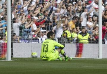 Riesgo no pudo hacer nada ante el disparo de James. Primer gol del partido.