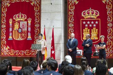 La directora del equipo femenino Lola Romero durante la recepción en la Comunidad de Madrid. 
 