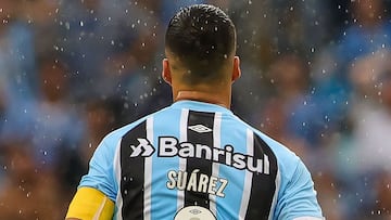 Gremio's Uruguayan forward Luis Suarez runs during the Rio Grande do Sul State Championship (Gaucho Championship) match against Ypiranga,at the Arena do Gremio stadium in Porto Alegre, Brazil, on March 25, 2023. - Luis Suarez causes a stir in Porto Alegre's Gremio. His face is printed on flags, his number 9 t-shirt sold out and stadium attendances have doubled. In just four months, the Uruguayan is already a top goal scorer and two-times champion. (Photo by Silvio AVILA / AFP)