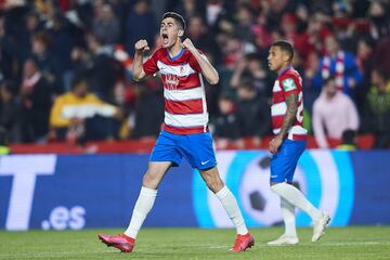 1-0. Carlos Fernández celebró el primer gol.