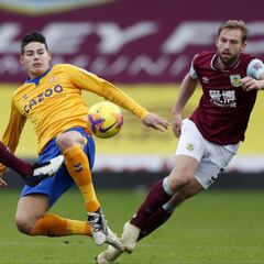 El Everton de James sigue en el túnel