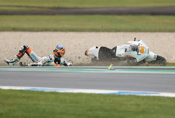 El francés Zonta van den Goorbergh cayó de su moto durante los entrenamientos de Moto2.