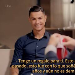 Ningún miedo a lo que piensen: Cristiano posa sin tapujos con la camiseta por la que casi ficha en 2003