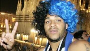 <b>LOS EXCESOS.</b> Adriano no se privó de ningún lujo en las celebraciones en las calles de Milán por el título conseguido.